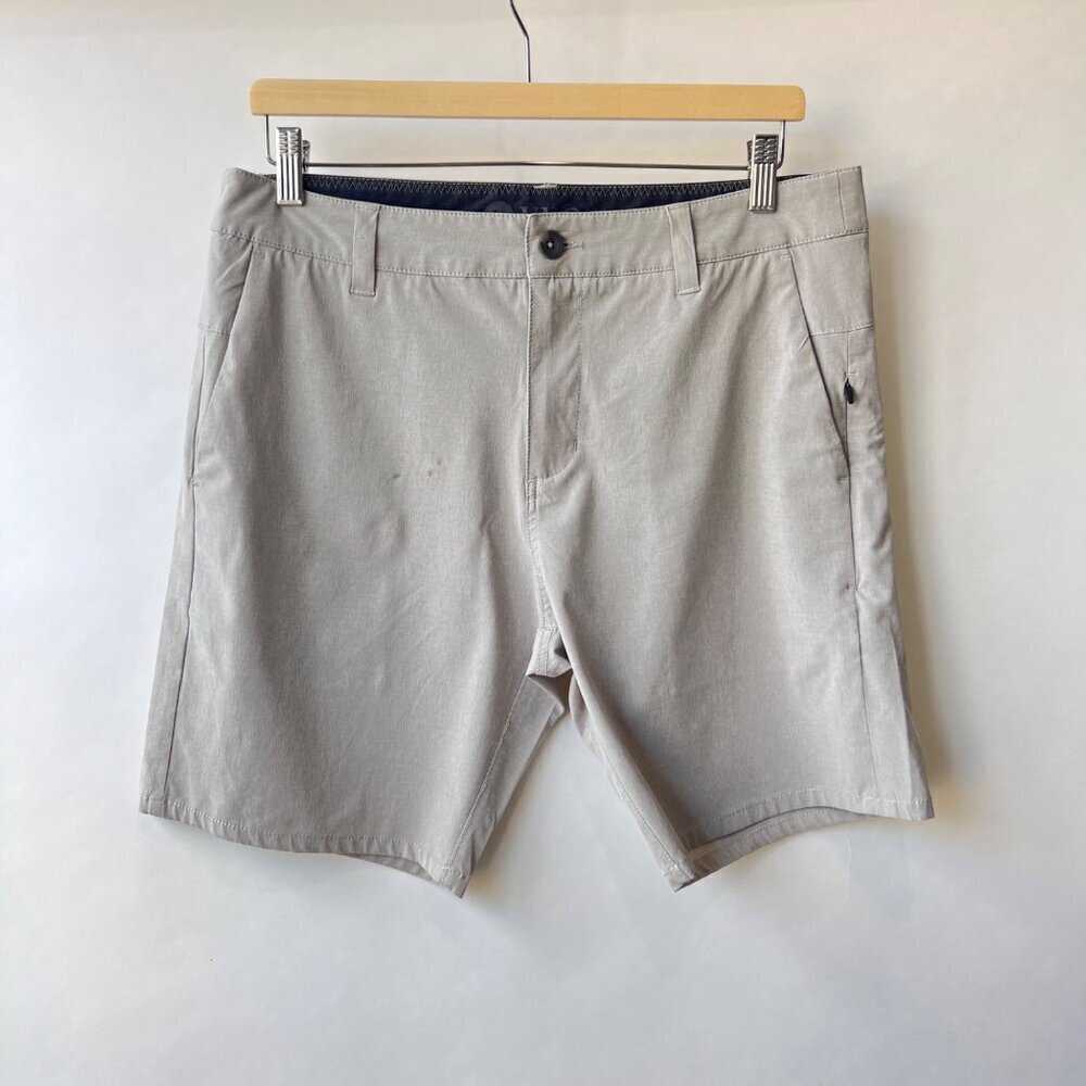 Vuori Men Aim shorts, grey/beige, Size 32